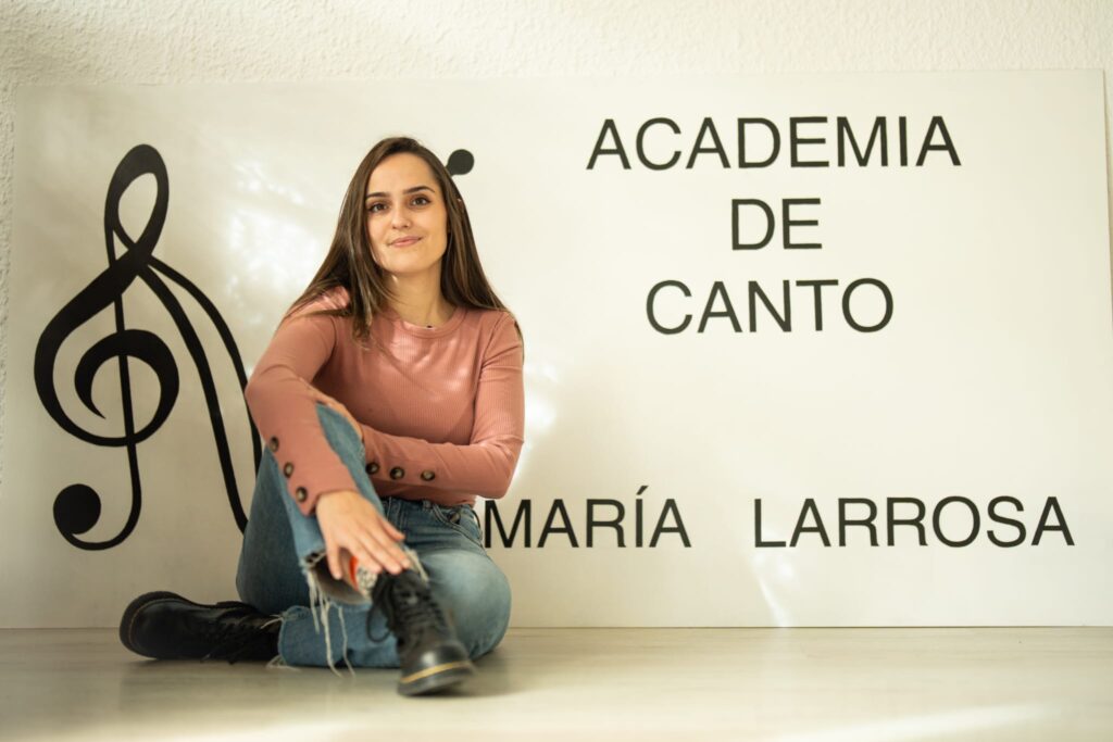 Contáctanos Clases de Canto María Larrosa